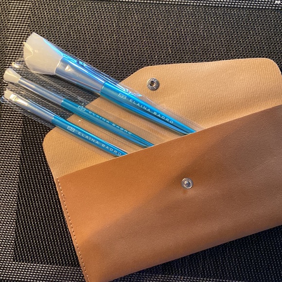 Elaine Badro Brush (New) - Picture 3 of 3